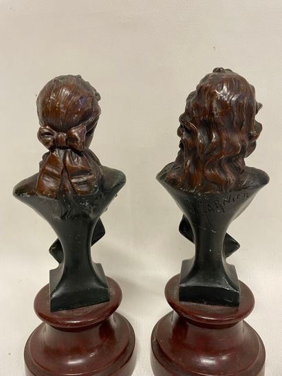 Suite de deux bustes de femmes en régule...