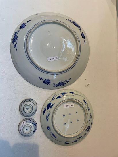 un lot de 4 objets comprenant deux petites...