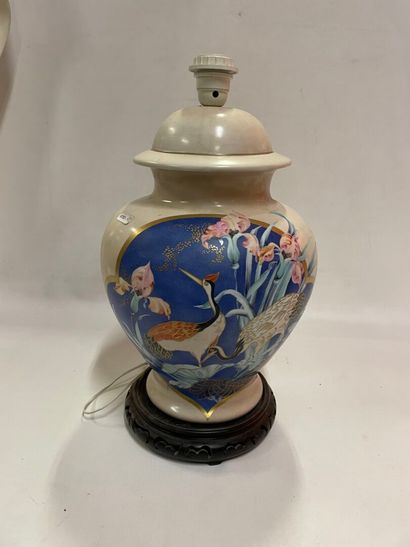 Lampe de table dans le goût asiatique