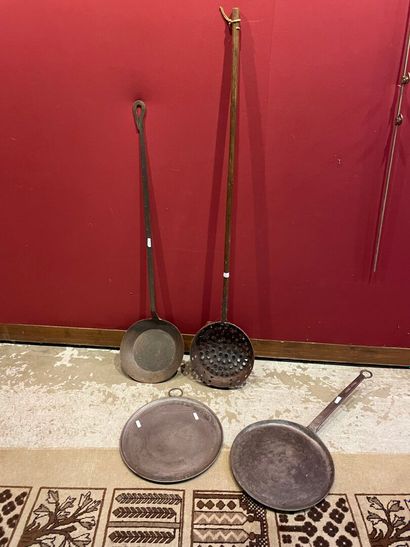 Lot de grandes casseroles ancienne dont une...