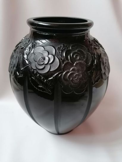 Un vase Damé Noir H30.5cm