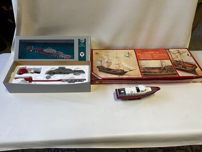 Un lot comprenant une maquette du corsaire...