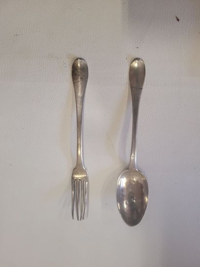 Deux couverts en argent XVIIIème. Poids 73...