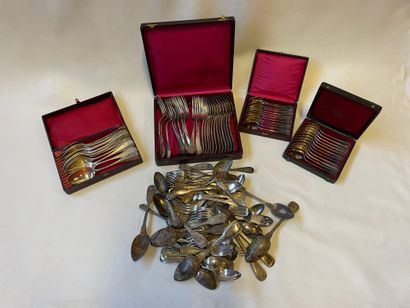 Un ensemble de couverts en métal argenté,...