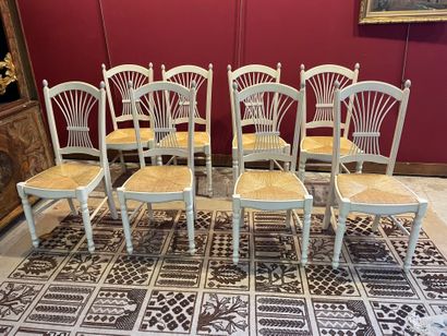 Suite de huit chaises paillées blanches,...