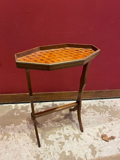 Louis XIV-style octagonal veneer sellette...