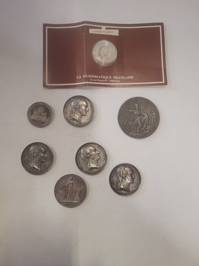Lot de 7 médailles en argent, poids 496g,...
