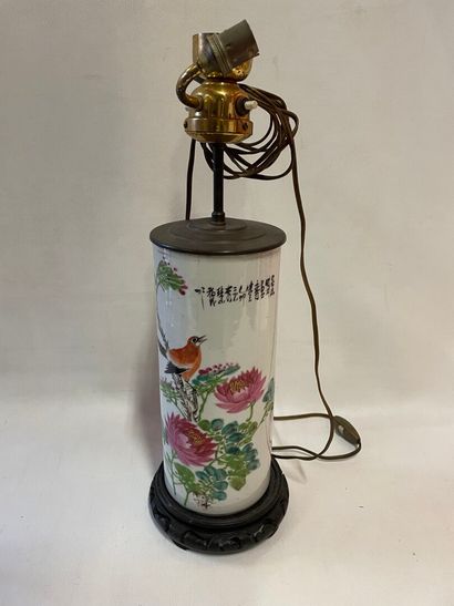 Une vase début XXème rouleau en porcelaine...