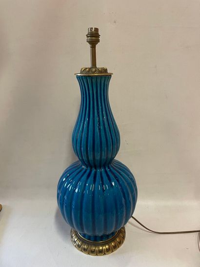 Vase monté en lampe, céramique bleu craquelé,...