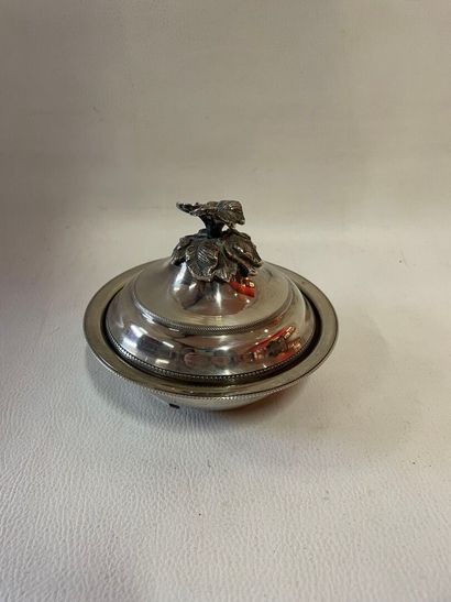 Un sucrier avec couvercle en argent étranger,...