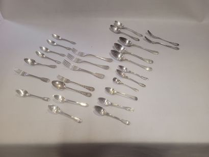 un lot en argent de couverts dépareillés,...
