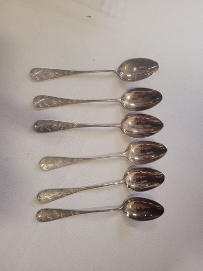 Lot de six petites cuillères en argent, à...