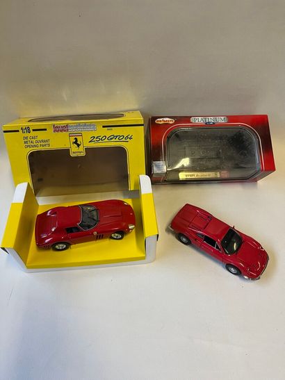 Un lot de 2 FERRARI à l'échelle 1/18eme comprenant...