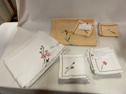 Un lot de nappes et serviettes métis provenant...