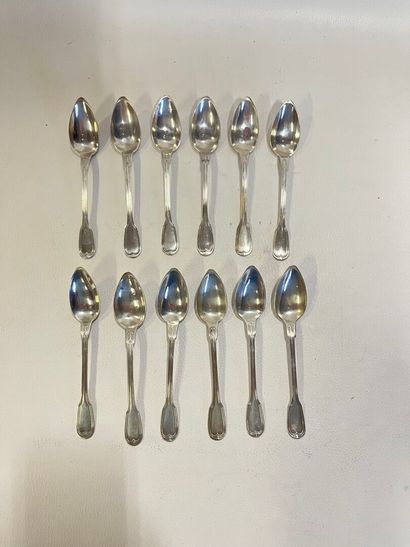 Un lot de 12 cuillères à café en argent....