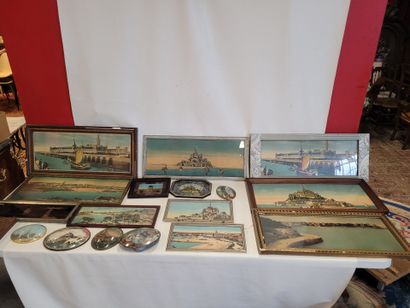 Lot de 16 cadres representant des souvenirs...