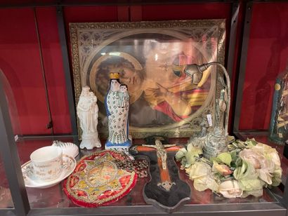 Lot d'objets religieux comprenant 2 vierges...