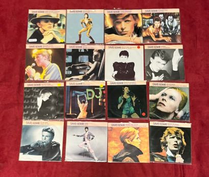 Un lot de 16 vinyles 45T de David Bowie,...