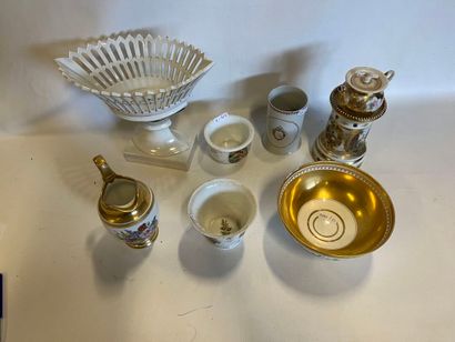 Lot en porcelaine de Paris et divers , comprenant...