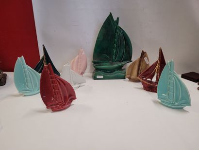 Lot de 9 bateaux principalement en craquelés...