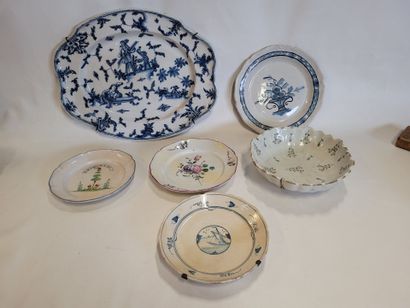 Lot d'un plat (48x39) et de 5 assiettes en...