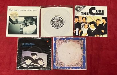 Un lot de 5 vinyles 45T The Cure (dont le...