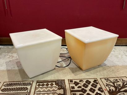 Paire de cubes lumineux en plastique. H36,5xL38,5xP38,5...