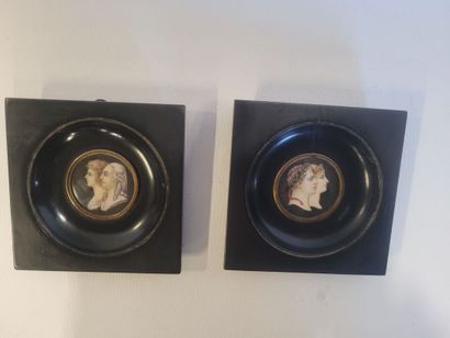 un lot de 2 miniatures peintes dont 1 représentant...