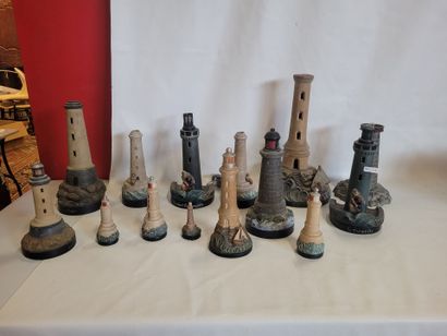 lot de 14 phares en terre cuite, Ouessant,...
