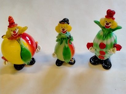 Un ensemble comprenant trois clowns en verre...