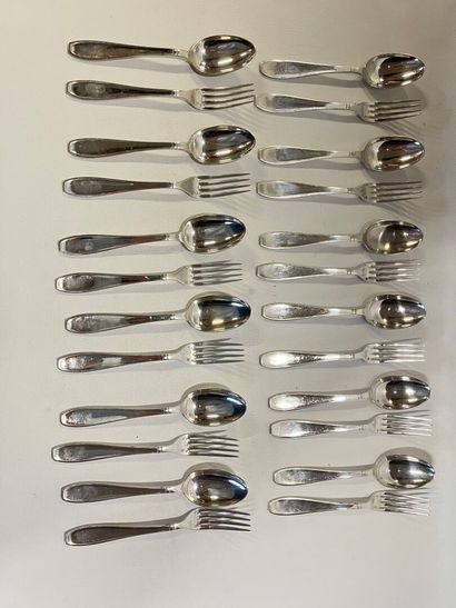 Un lot de 12 couverts en Argent monogramme...