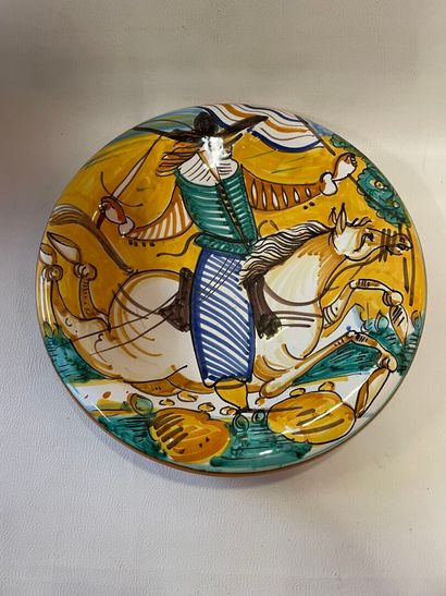 Assiette Christian DIOR signé en dessous,...