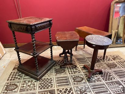 Lot de 4 meubles comprenant un gueridon de...