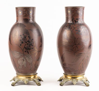 Keramis (dans le goût de) Paire de vases...