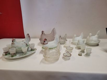 Lot sur le thème de la poule, comprenant...