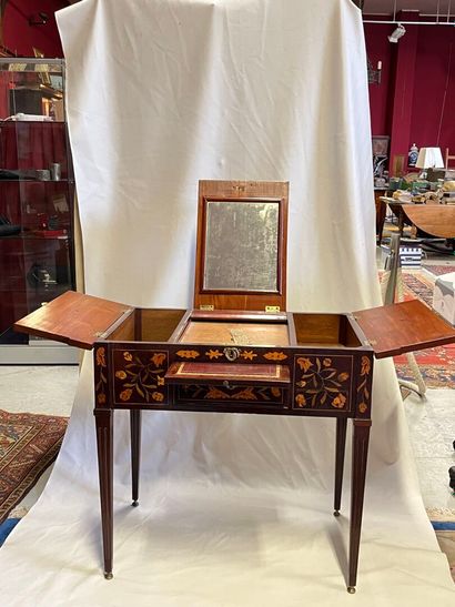 Coiffeuse de style Louis XVI, bois de placage...