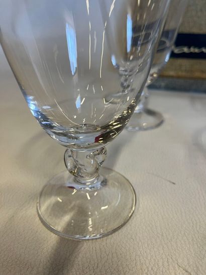 DAUM, un ensemble de 6 verres à pied en cristal,...
