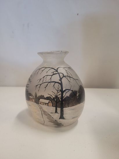 GAUTHIER. Vase en pâte de verre à décor de...