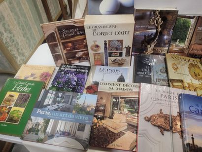 Lot de 23 volumes de documentations, art,...