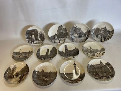 Lot de 12 assiettes Choisy Le Roi, sur le...