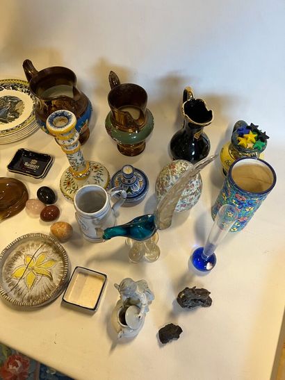 Lot d objets comprenant pichets en Jersey,...
