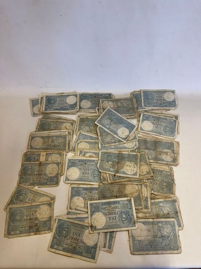 Un lot de 218 billets de 10 francs français...