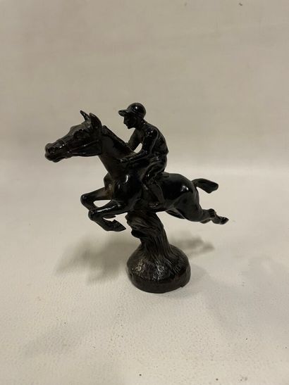 A. RENEVEY. Jockey à cheval, mascotte en...
