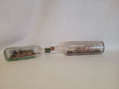 Lot de 4 bateaux bouteilles comprenant paquebots...