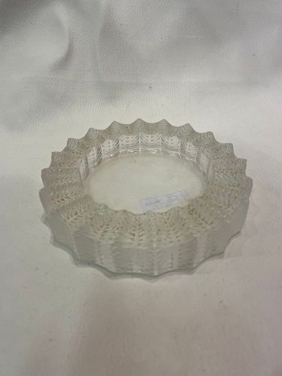 Lalique France. Vide poche en cristal modèle...