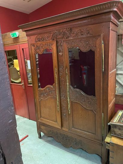 Armoire normande ouvrant à deux vantaux en...