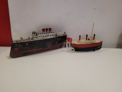 Lot de deux bateaux en tôle peinte dans le...
