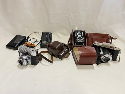 Lot de 5 appareils photos argentiques dont:...