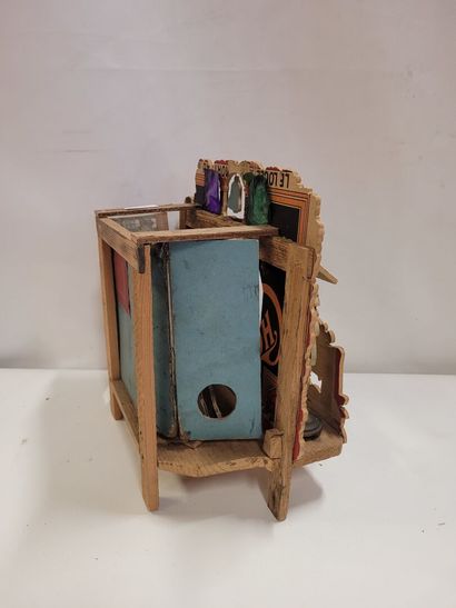 Diorama en bois et papier représentant un...