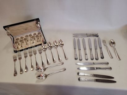 Lot de métal argenté comprenant 6 couverts...